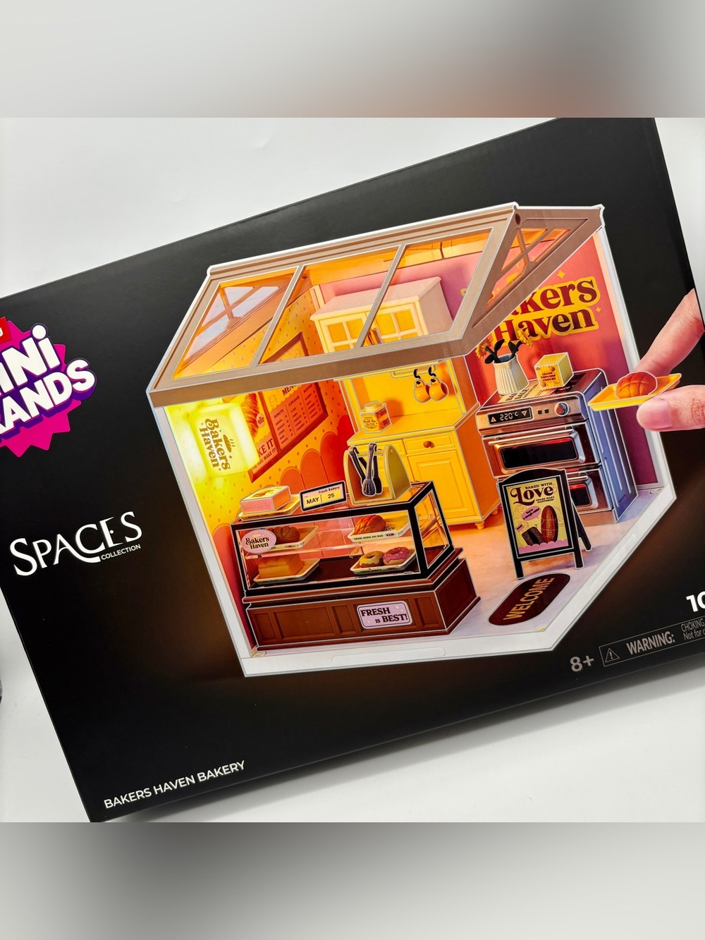 Mini Brands Spaces BAKERS HAVEN BAKERY LED Light Up Miniature Diorama Scene Zuru